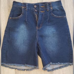 Short jeans